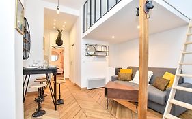 Cozy Nest Just Steps Away From The Lively Nation District